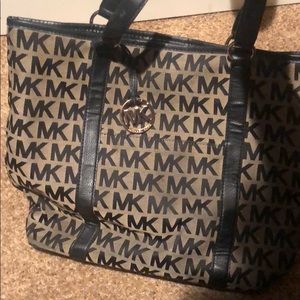 Micheal Kors purse